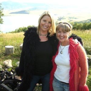 ⚜️ Hello Poshers! 👯‍♀️